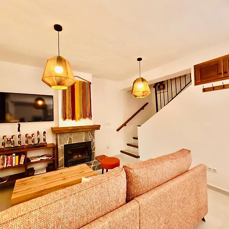 En Con Patio Andaluz, Chimenea Y Sala Multiusos Montejaque