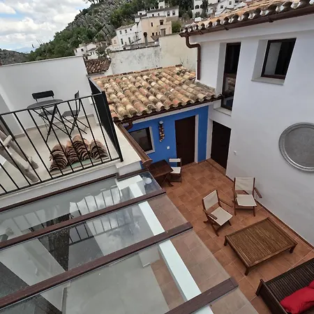 En Con Patio Andaluz, Chimenea Y Sala Multiusos