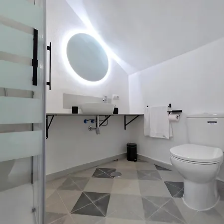 En Con Patio Andaluz, Chimenea Y Sala Multiusos